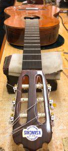 Read more about the article Vicente Sanchis Luthier – Top repair