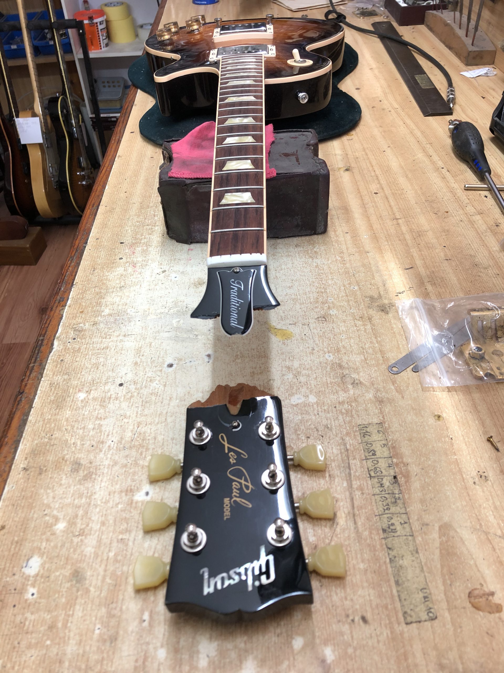 You are currently viewing Gibson Les Paul Traditional – Headstock repair