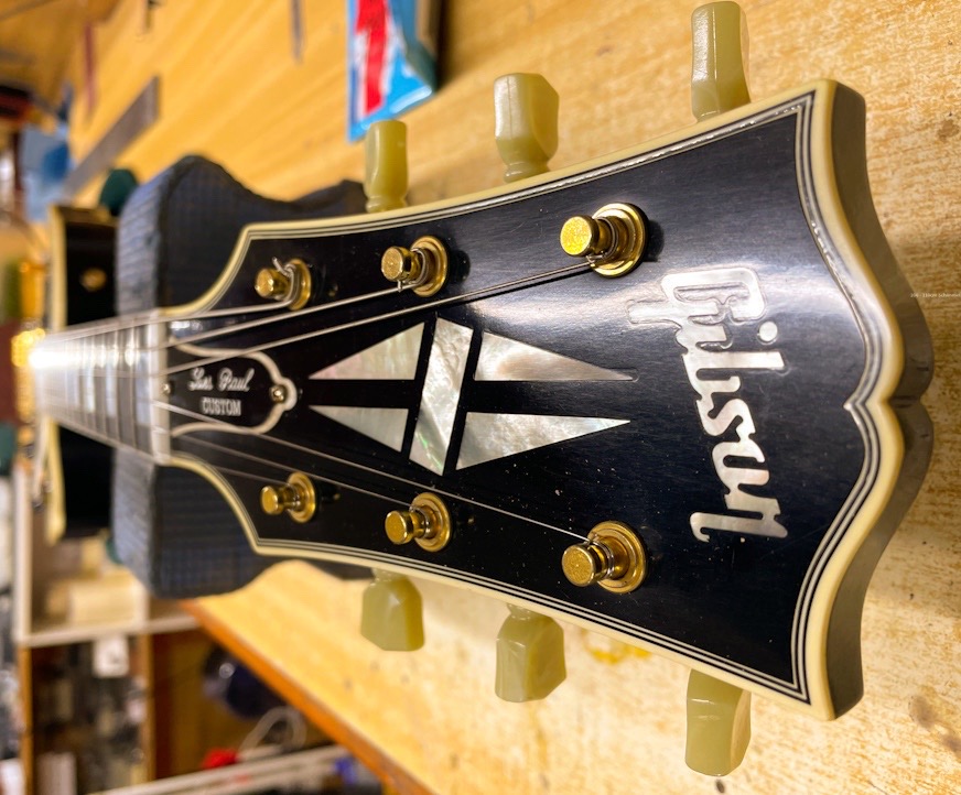 Read more about the article Gibson Les Paul Custom 3 Pickup Black Beauty